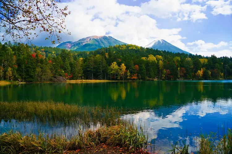 lake akan autumn